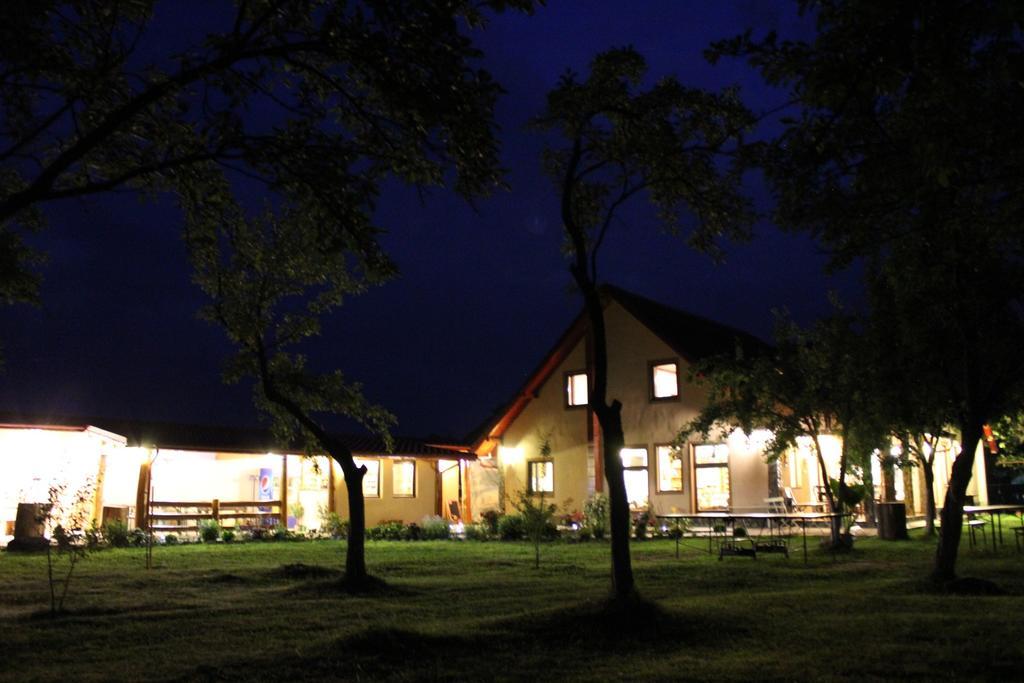 Pensiunea Casa Noastra Baia de Fier Exterior foto